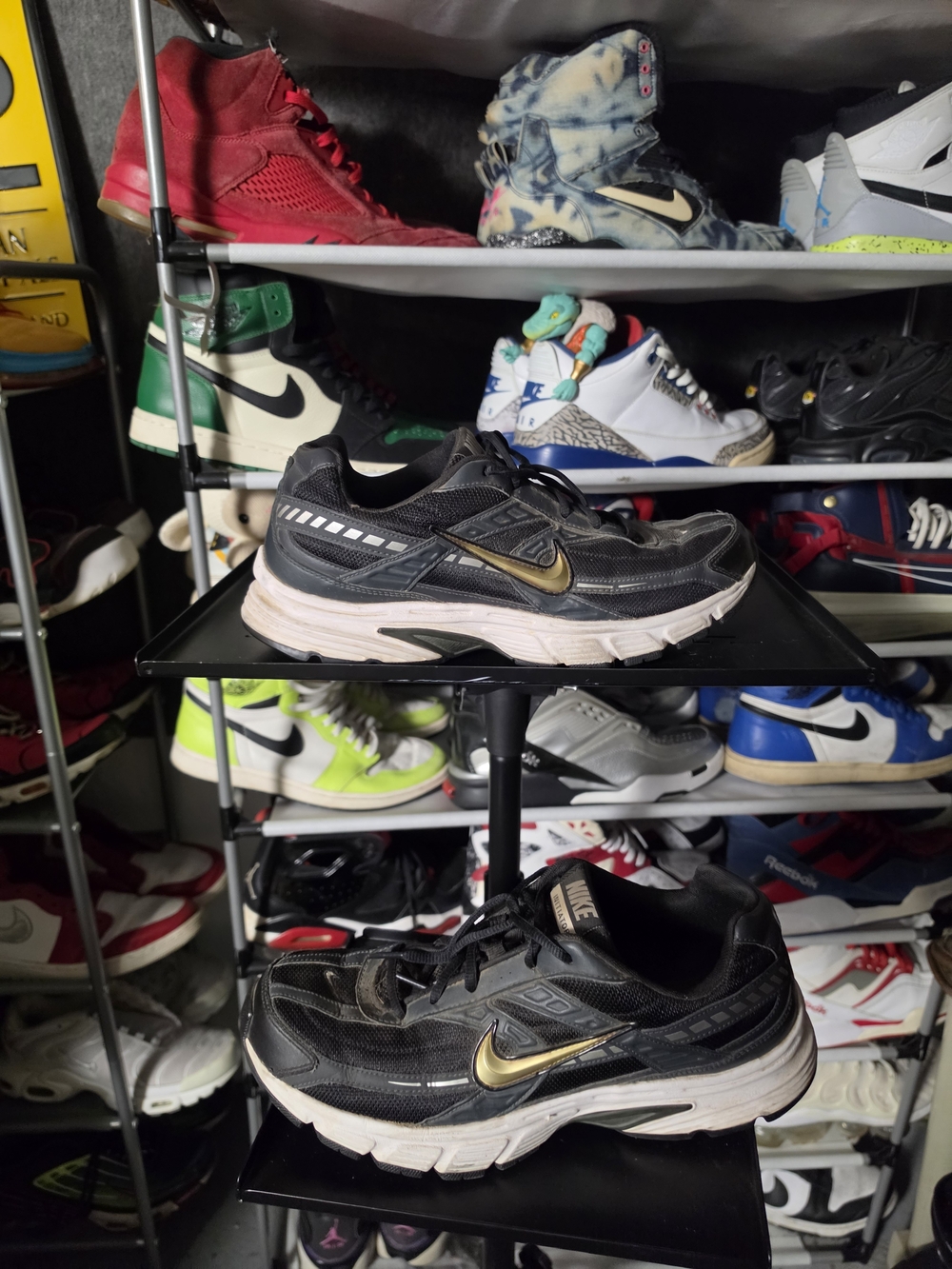 🔥 Nike Men's Size 11 Initiator Black and Gold Running Shoes